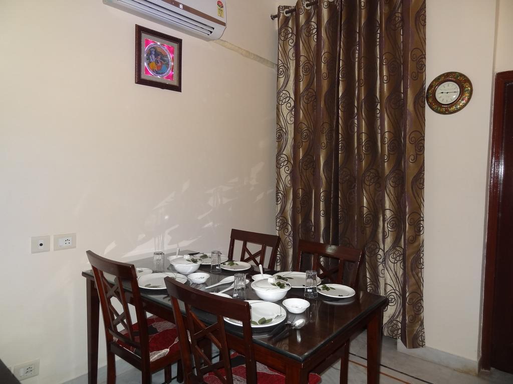 Tulsian Guest House & Apartments Джайпур Стая снимка