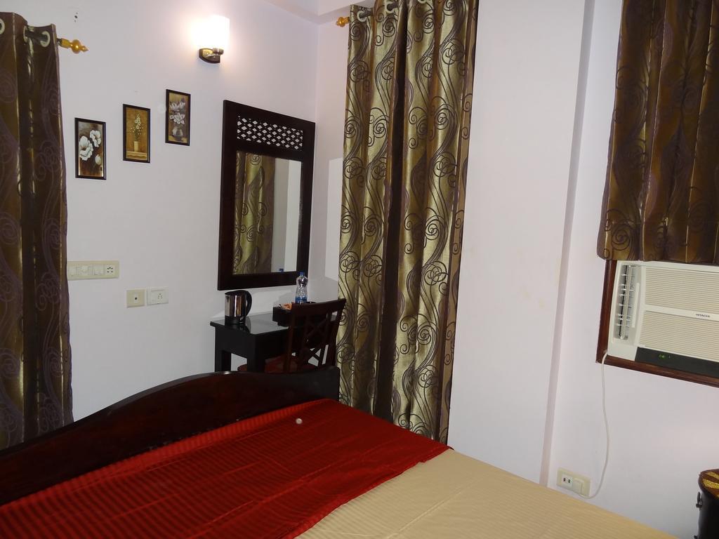 Tulsian Guest House & Apartments Джайпур Стая снимка
